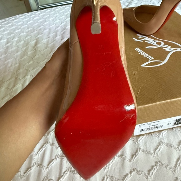 Christian Louboutin So Kate Patent Leather Nude
Pointed Toe Pumps Size EU 37